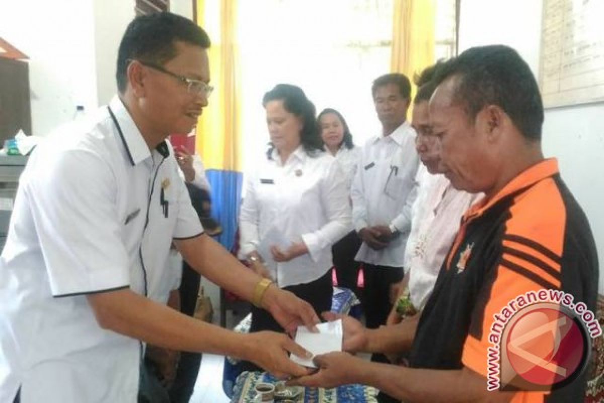 Warga Samosir Rumah Tertimpa Pohon Dapat Bantuan