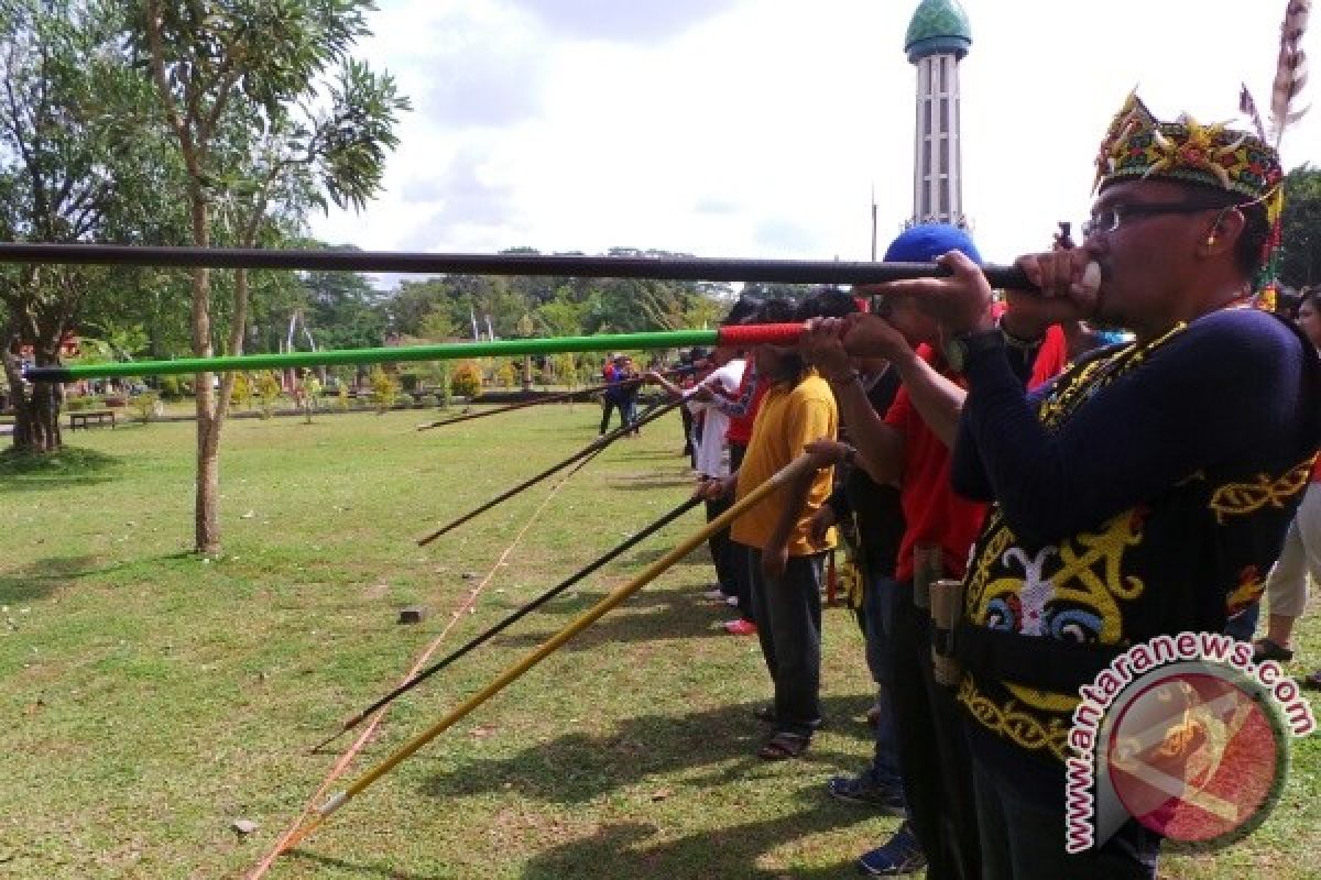 Olahraga Tradisional Manyipet Tetap Dilestarikan