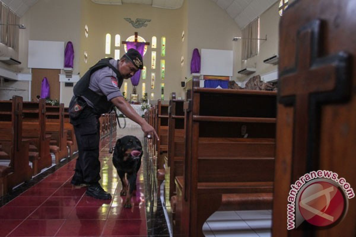 Polisi Surakarta sterilkan belasan gereja jelang Natal