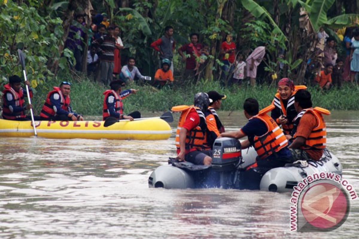 Wagub Jatim imbau penyeberangan perahu dihentikan sementara