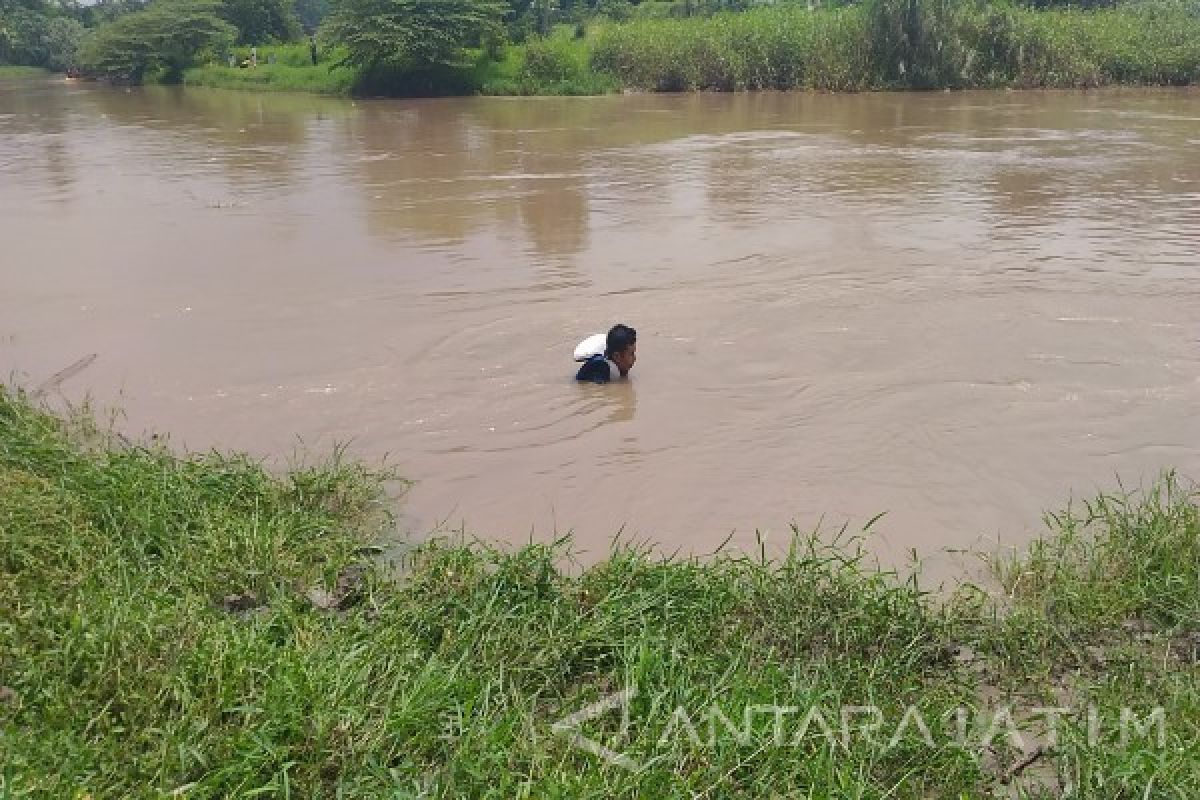 Wagub Jatim Minta Marinir Lakukan Penyelaman