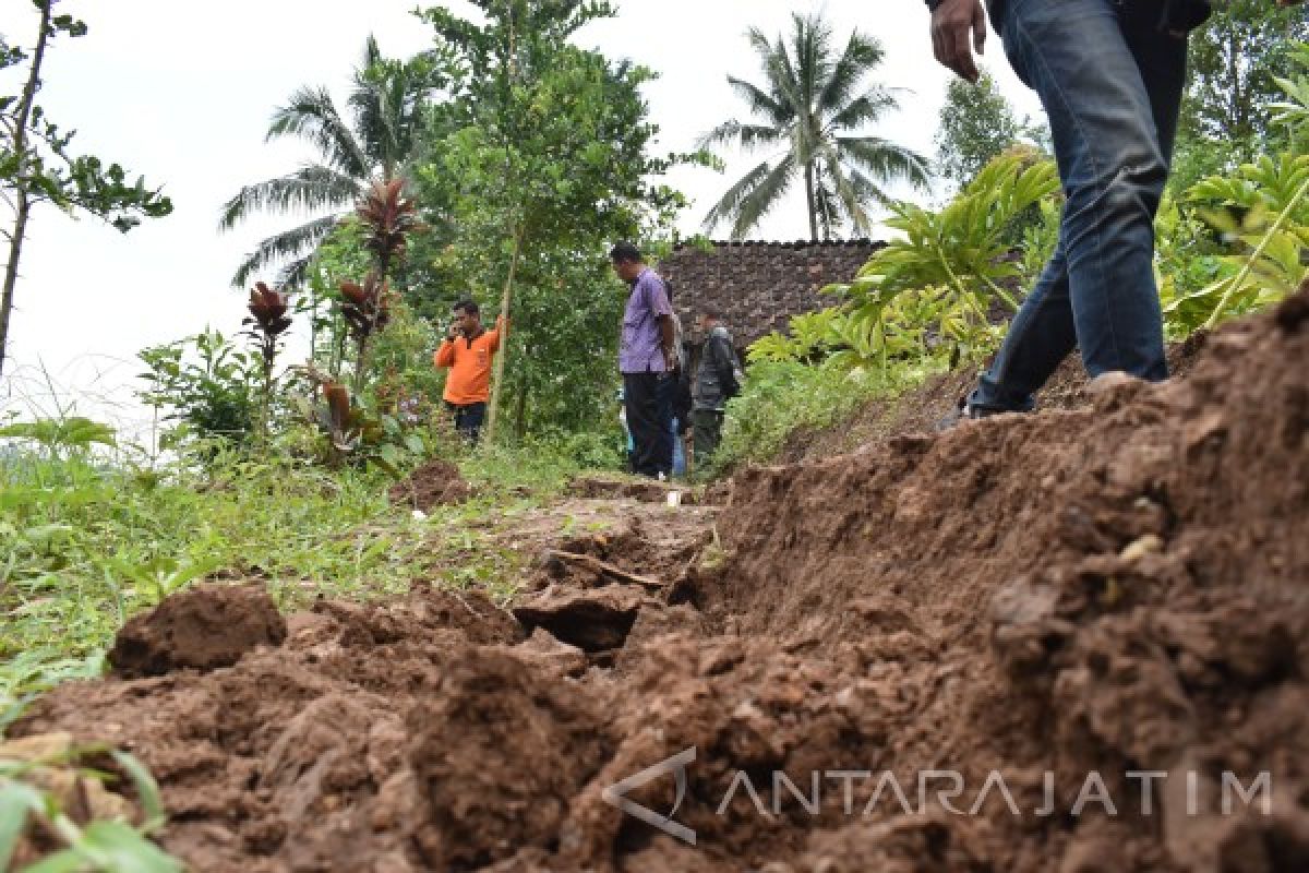 Madiun Minta Warga Kepel Wasdapai Tanah Retak