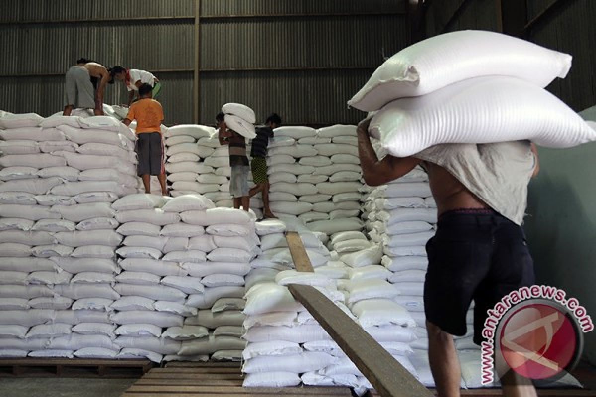 Ratusan ton beras bantuan disiapkan perkabupaten