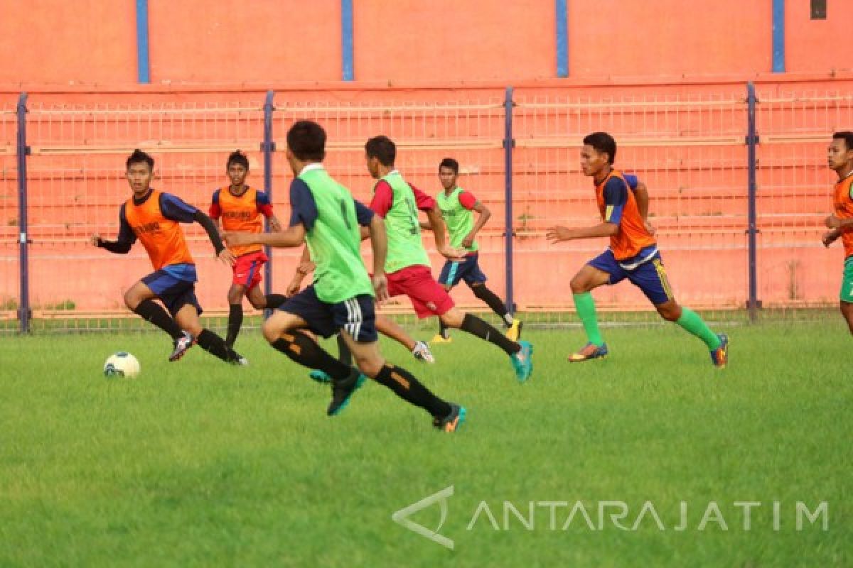 Sepak Bola - Seleksi Persibo Diikuti 53 Pemain