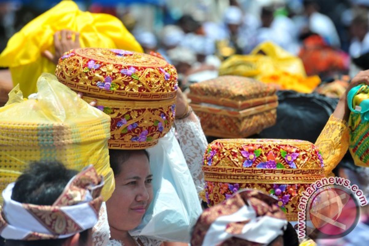 Umat Hindu rayakan hari suci kuningan