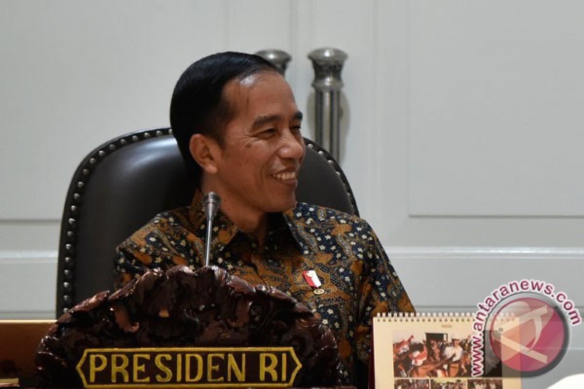 Kunker ke Cirebon Presiden Hadiri Haul Pondok Buntet dan Bagikan Sertifikat Tanah