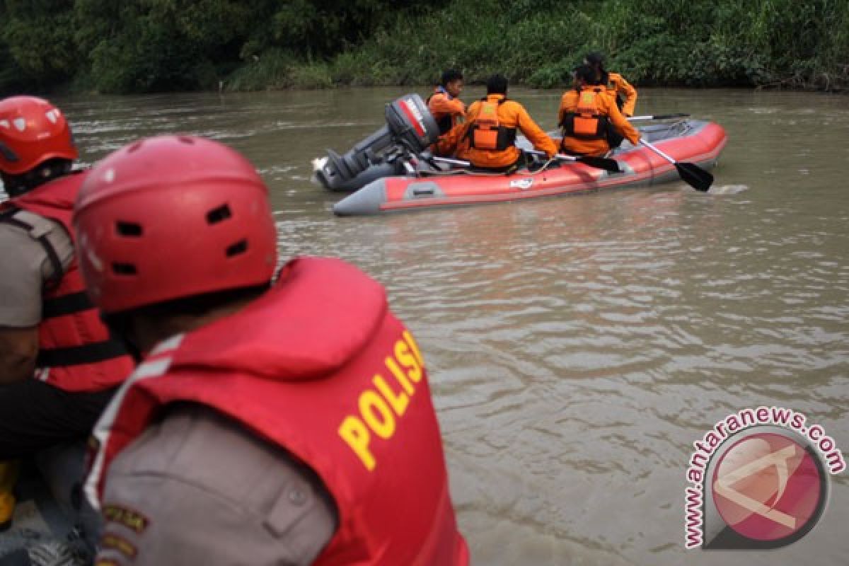 Korban tewas perahu terbalik Gresik enam orang