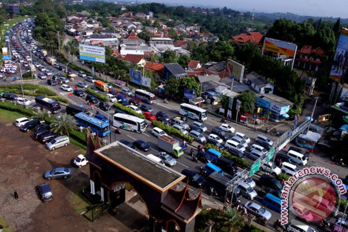 Jalur Garut-Bandung padat merayap