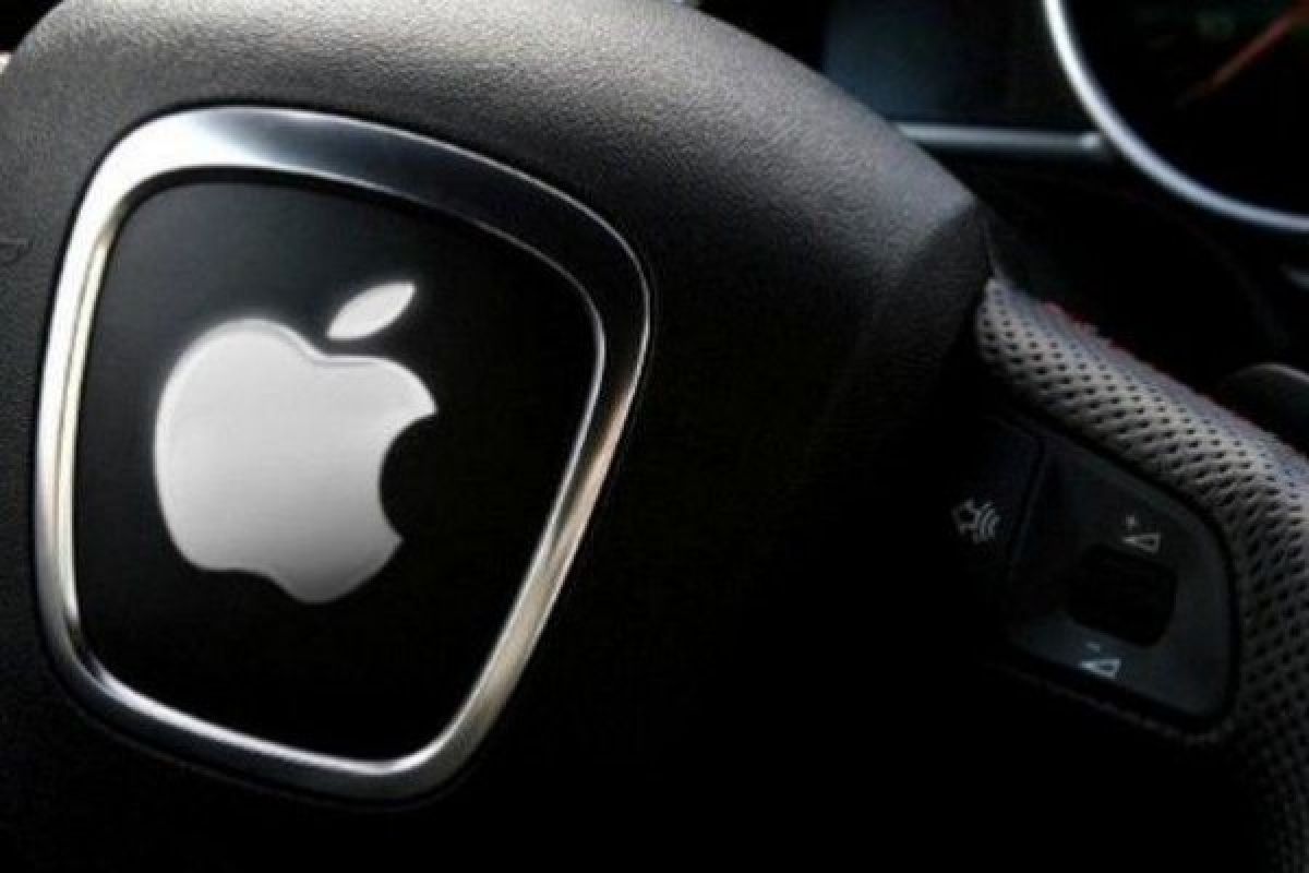 Mobil swakemudi Apple ditabrak Nissan Leaf saat uji coba