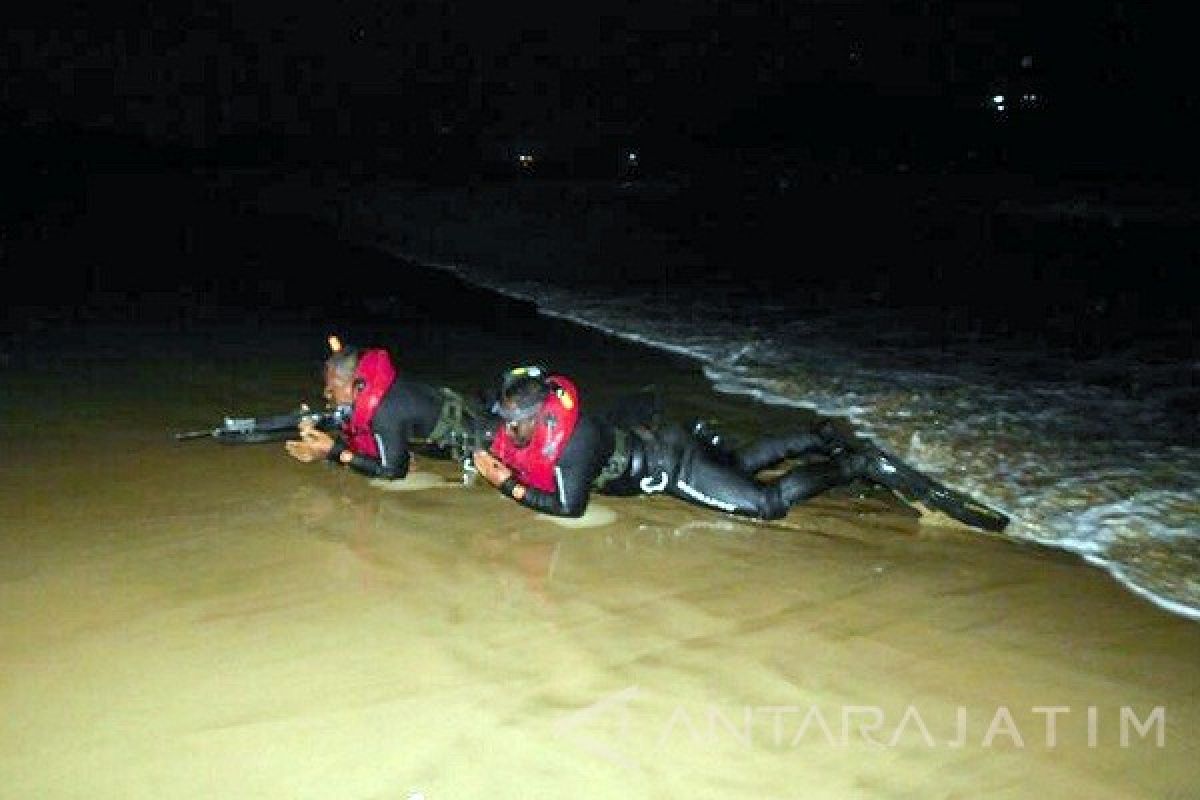 Pasukan Marinir Latihan Pembebasan Sandera di Lampon