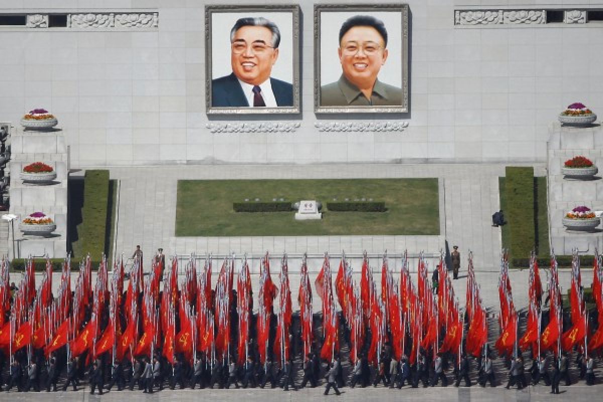 Korea Utara pamerkan rudal balistik di parade militer