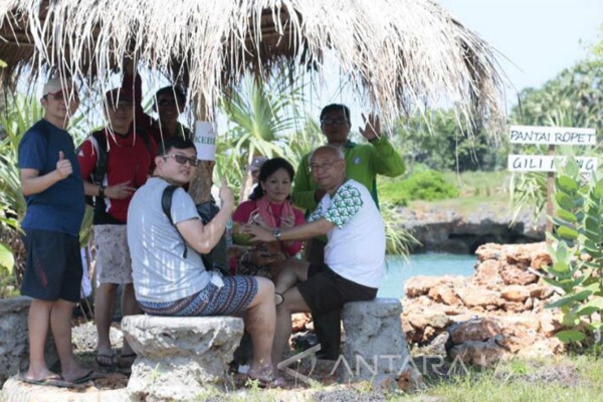 Puluhan Wisman Kunjungi Pulau Giliyang Sumenep
