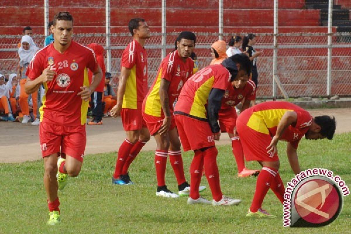 Manajemen Semen Padang Bantah Pecat Nil Maizar