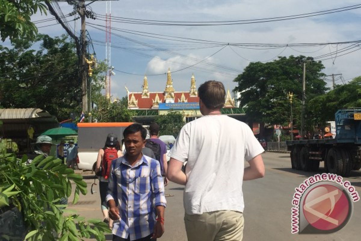 Melintas batas Thailand-Kamboja dengan bus