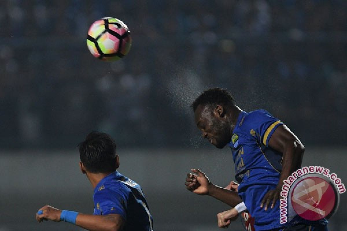 Ezechiel gabung dengan Persib karena Essien