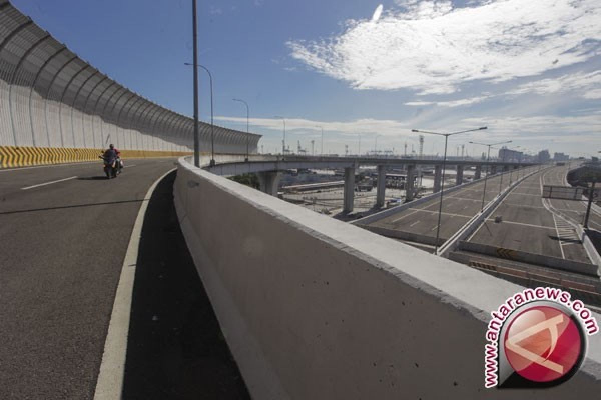 Pasca-tol Priok, Jokowi berharap kontainer tak lagi transit di Singapura