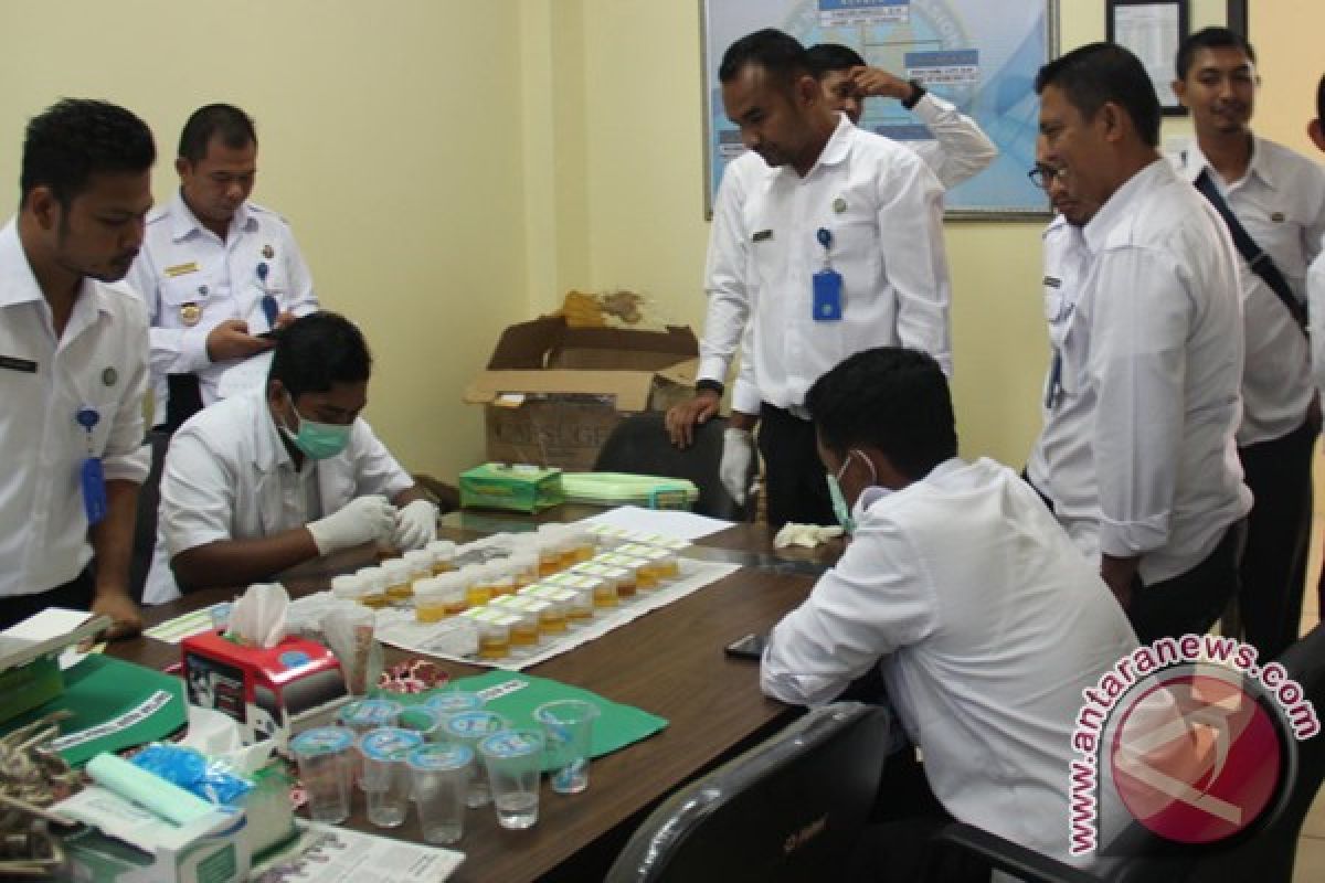 BNN Lhokseumawe tes urine karyawannya