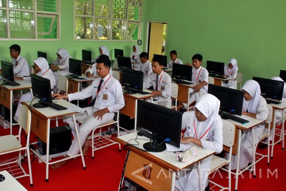 41.872 Siswa SMP Surabaya Ikuti USBN Berbasis Komputer