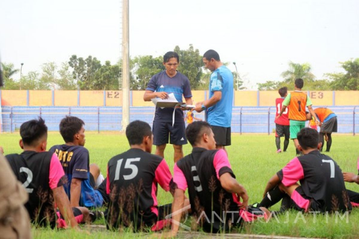 Sepak Bola - Putu Gede Akan Maksimalkan Pemain Persibo