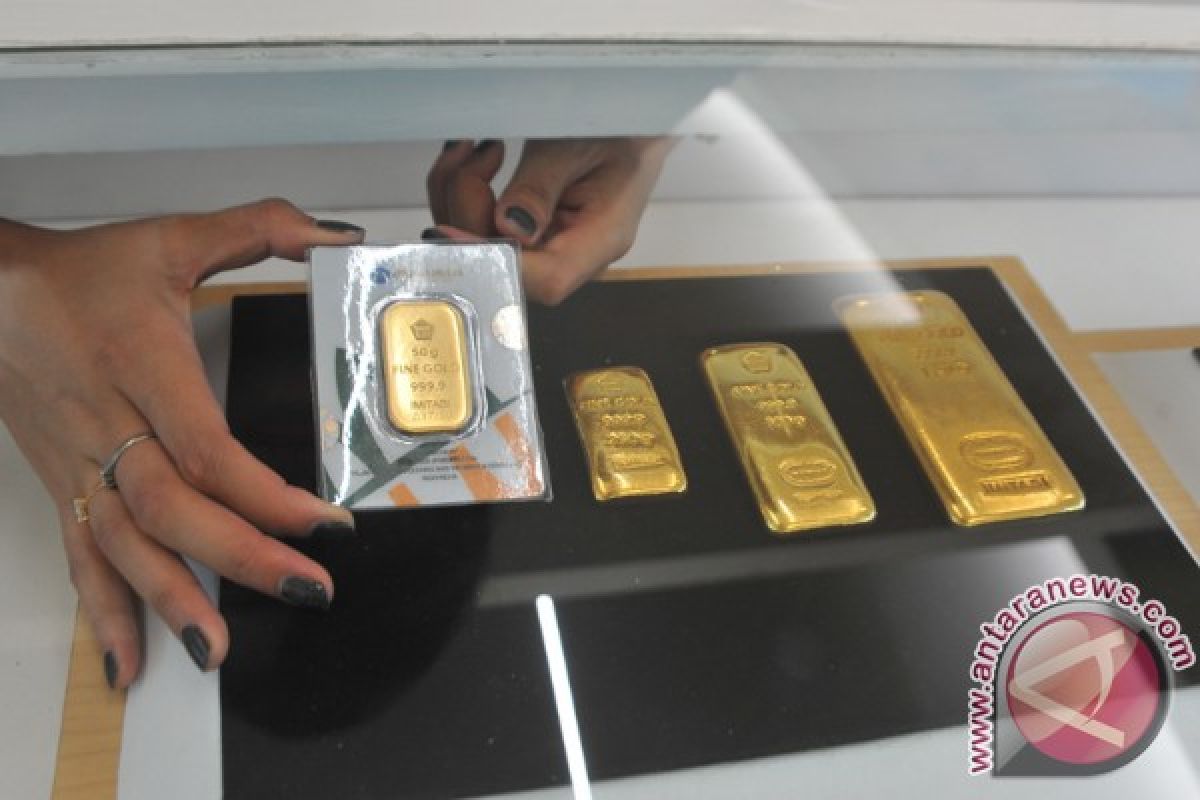 Kontrak emas berjangka terus melemah akibat tekanan penguatan dolar AS