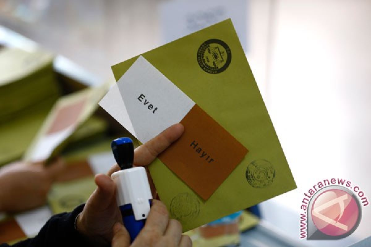 Komisi pemilihan Turki tolak permintaan agar batalkan hasil referendum