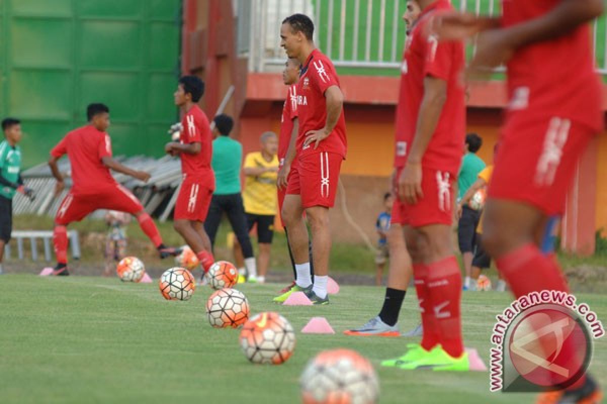 Pelatih Madura United yakin raih poin di Surajaya