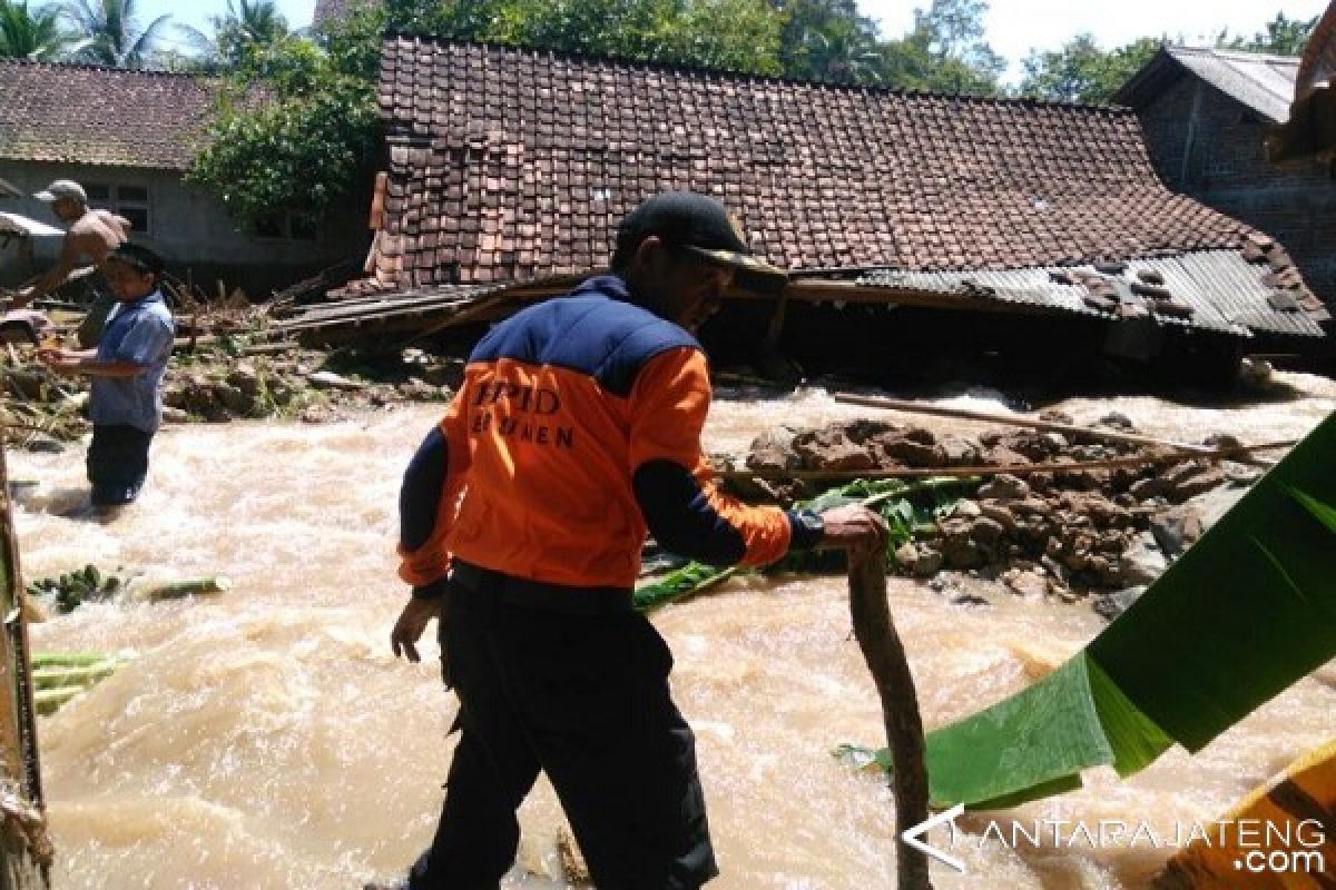 Tanggul Sungai Wadaslintang Jebol, Belasan Rumah Rusak