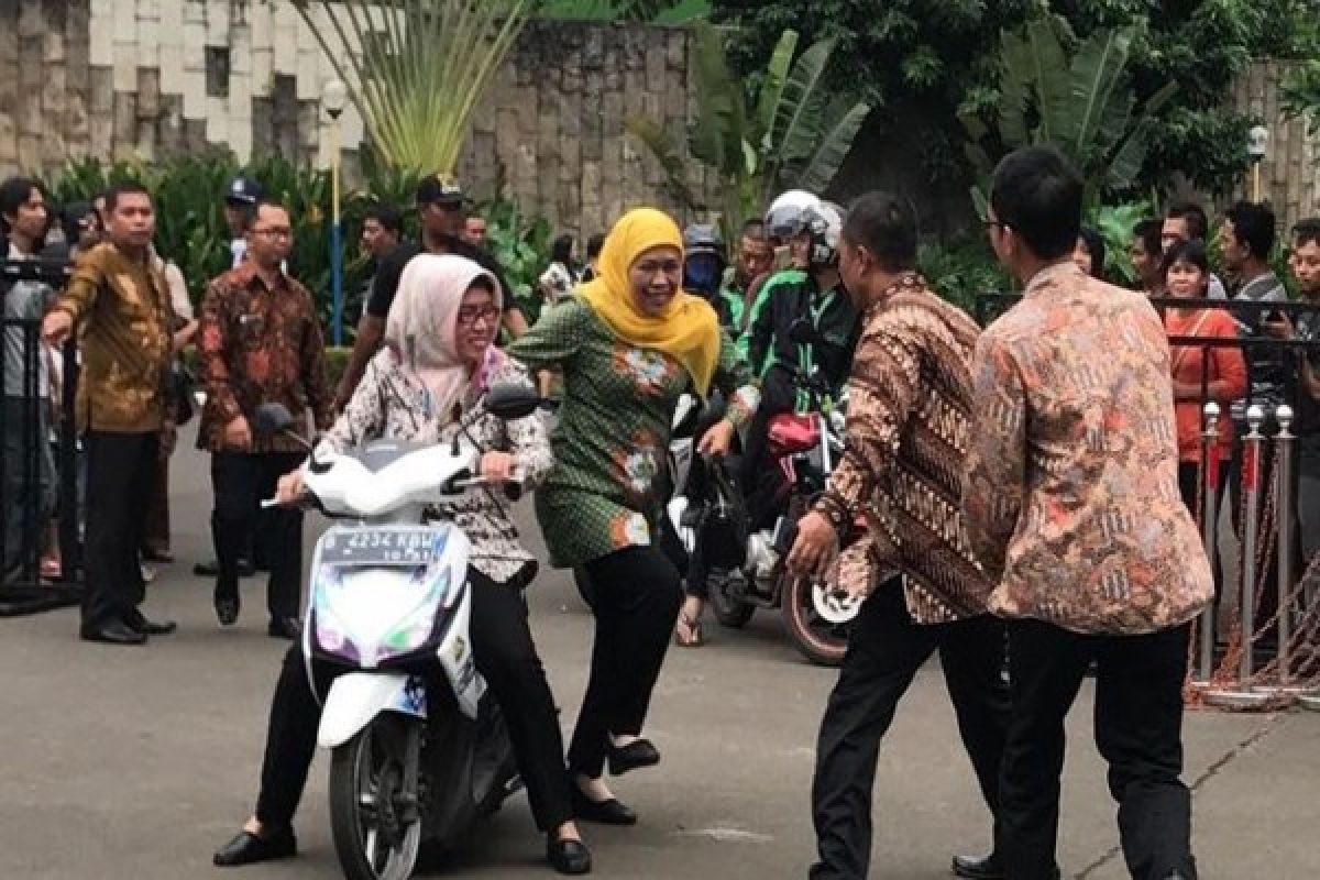 Mensos Naik Motor Buka Pekan HUT TMII