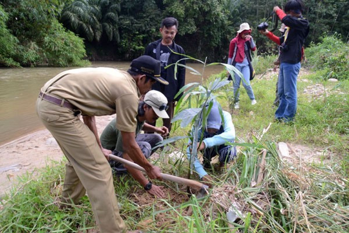 Walhi Lampung Ingatkan Warga Jaga Bantaran Sungai 