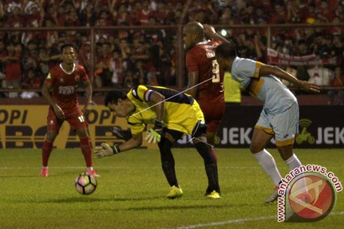 PSM Kalahkan Persela 3-1 Di Makassar