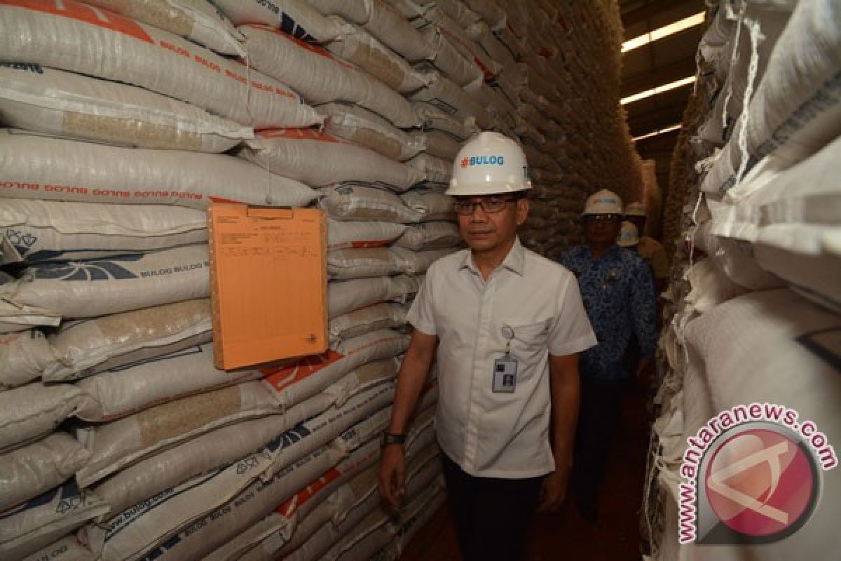 Bulog Sulteng salurkan beras 200  ton untuk korban gempa