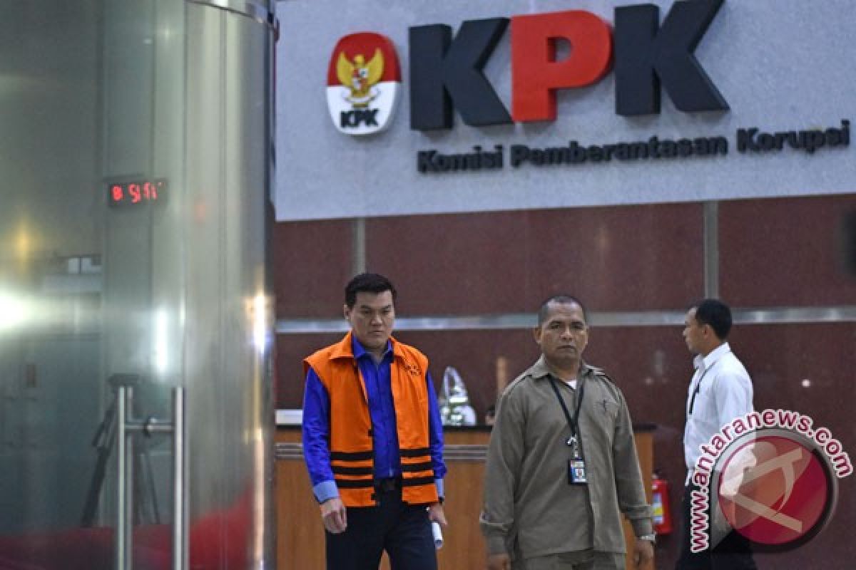 DPR diminta tahan diri tidak campuri kewenangan KPK