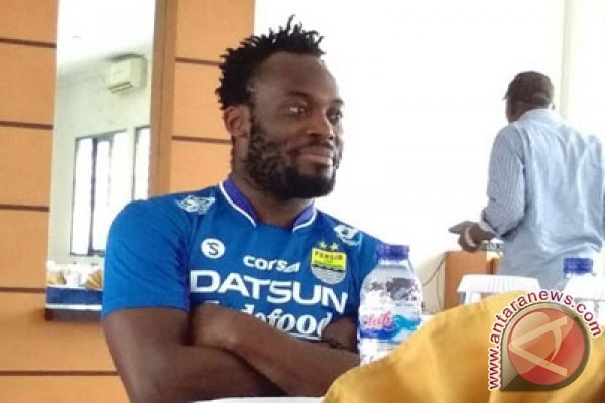 Imigrasi Bandung Periksa Essien dan Cole