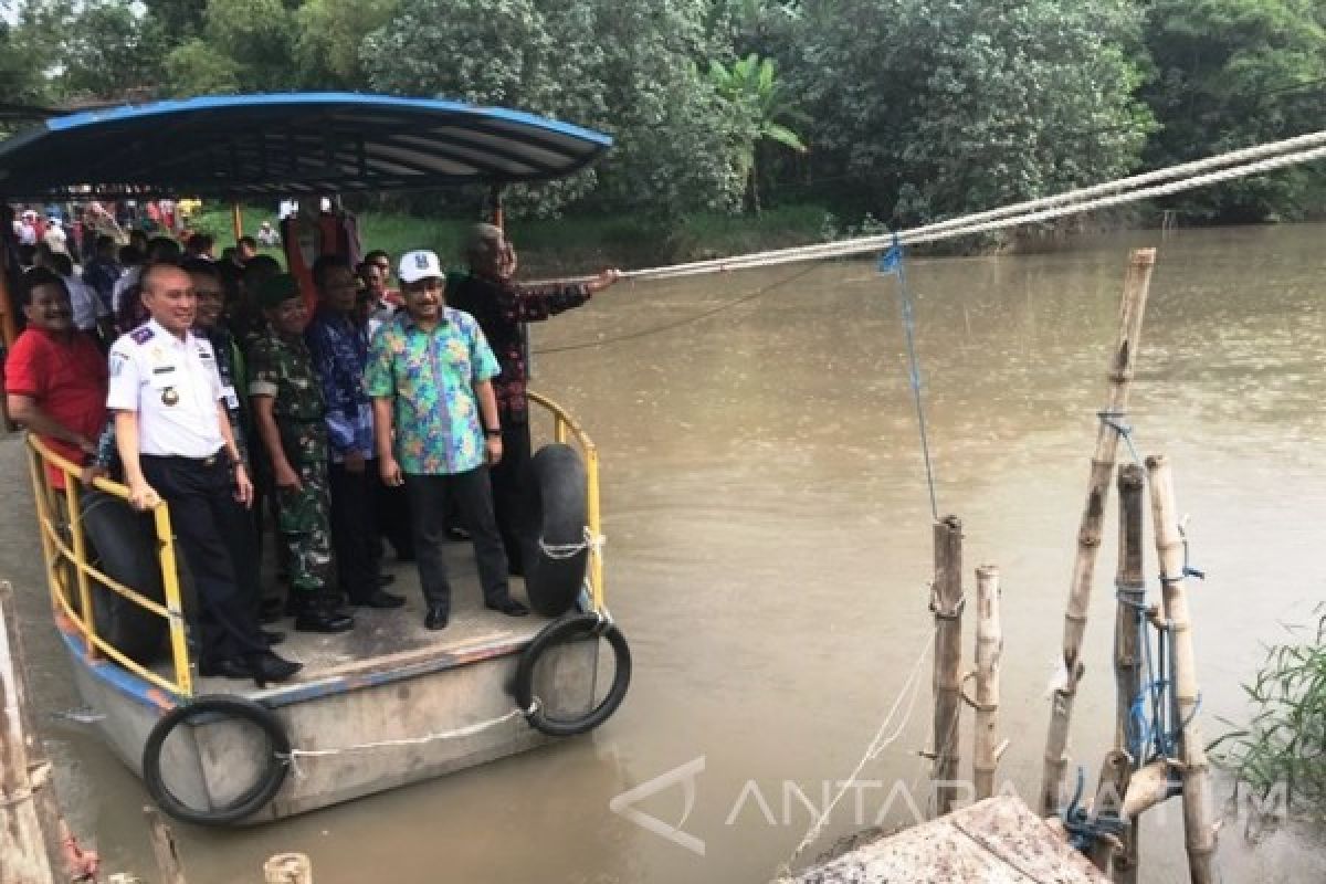 Pemprov Jatim Prioritaskan Jembatan Pengganti Perahu Penyeberangan (Video)