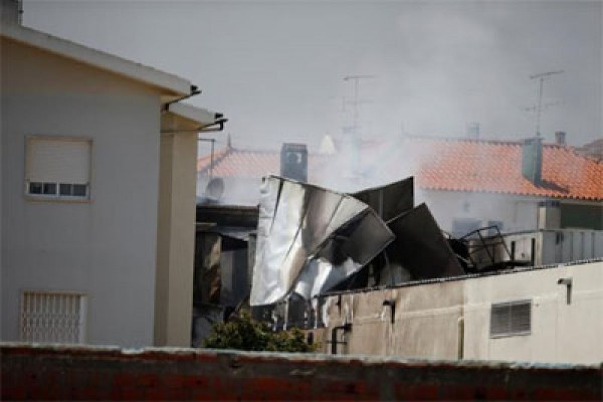 Pesawat kecil jatuh di Portugal, 5 tewas