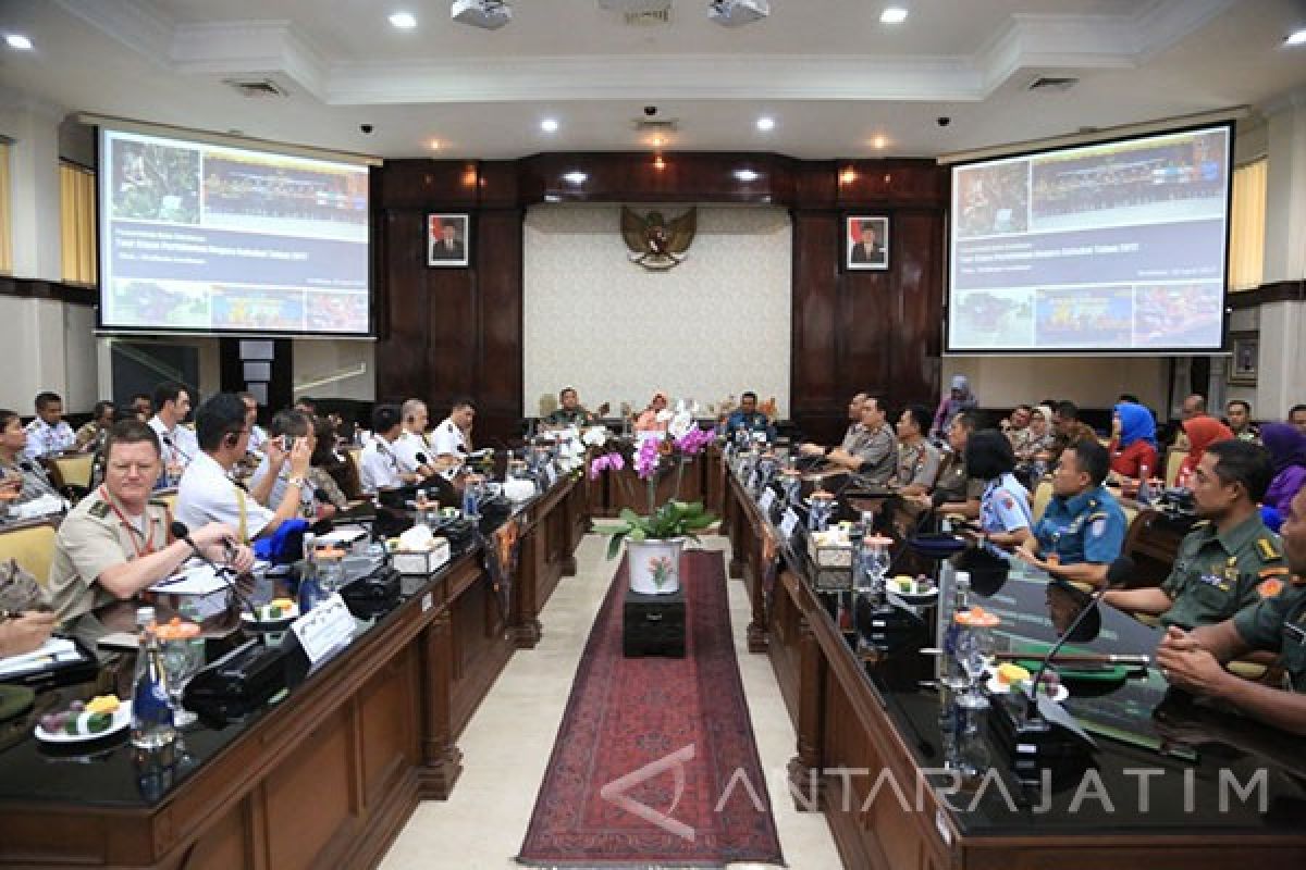 Risma Paparkan Kemajuan Surabaya di Tour Atase Pertahanan