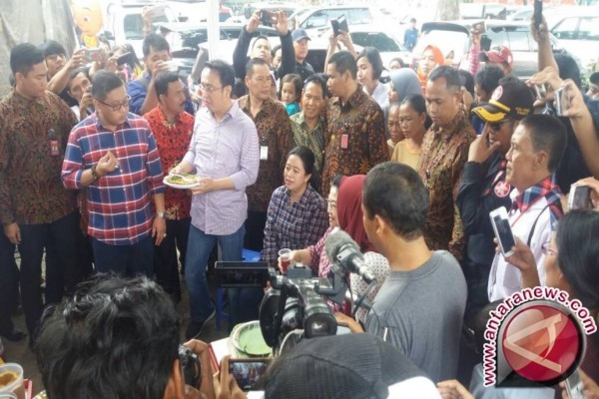 Megawati Nikmati Kerak Telor dan Bir Pletok Usai Memilih