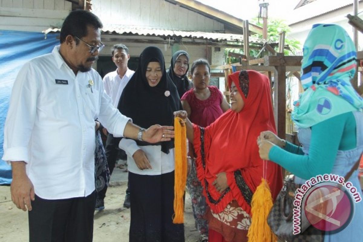 Pemkab Asahan Lakukan Pembinaan Kepada Perajin Ulos