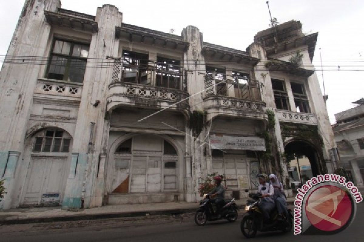 BANGUNAN SEJARAH MEDAN TERBENGKALAI