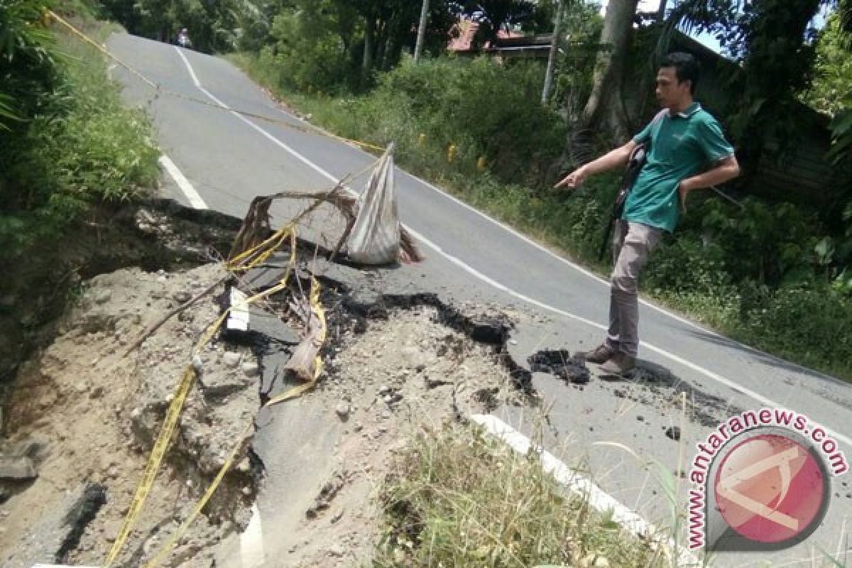 Jalan Provinsi Di Mukomuko Terancam Putus