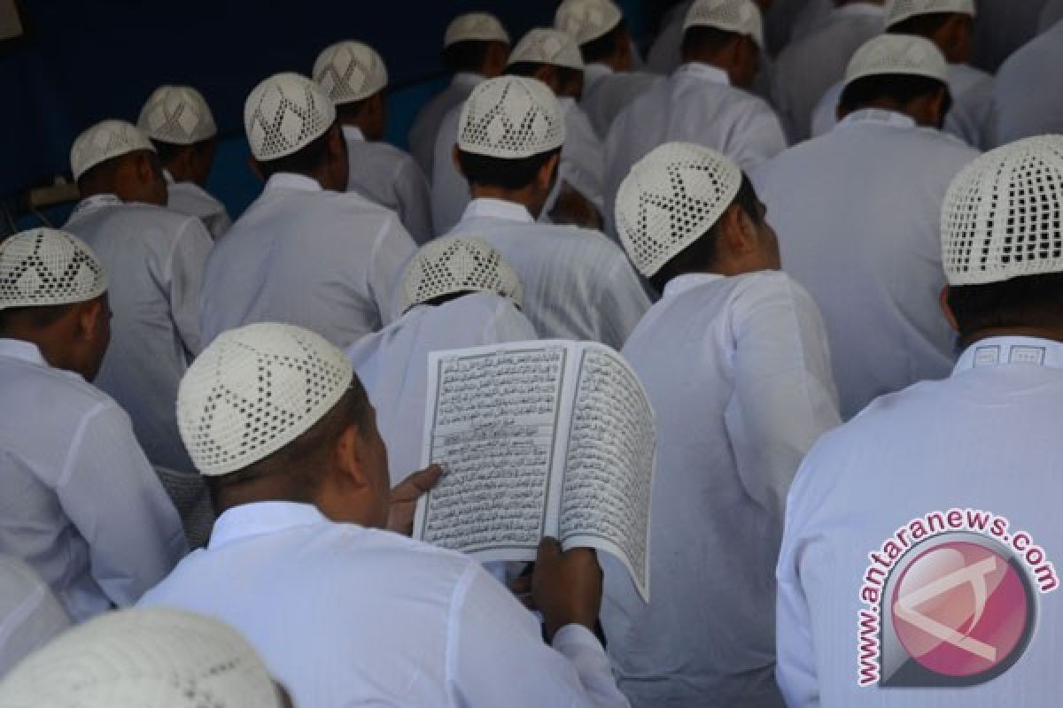 Ribuan buruh khataman Quran sambut Hari Buruh