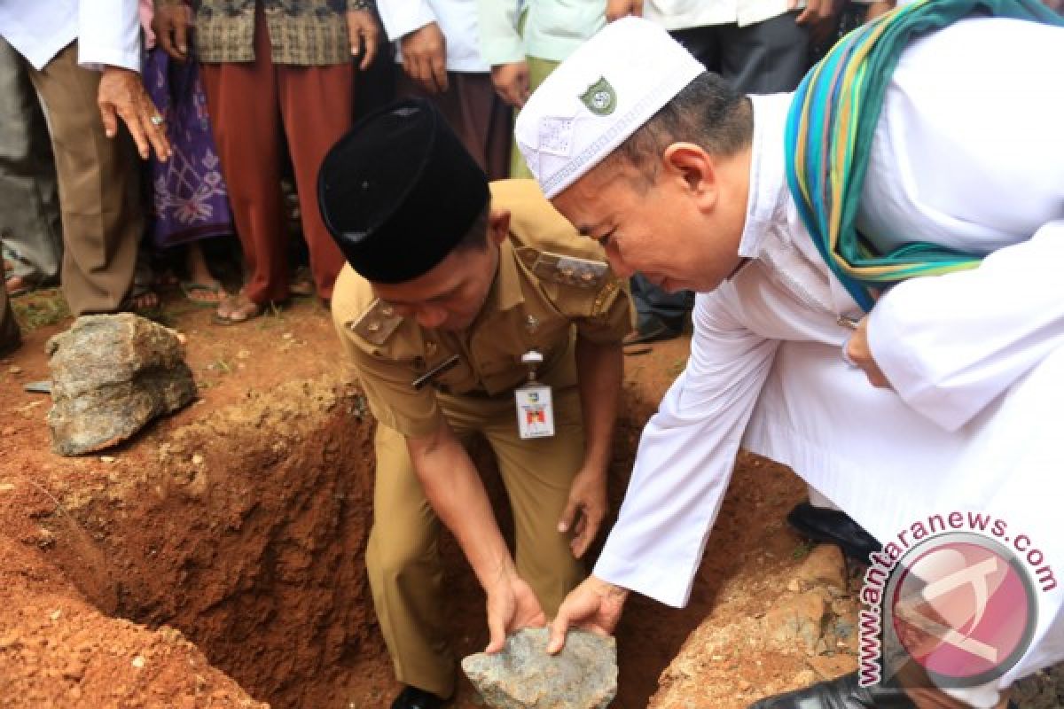 Wabup Hadiri Peletakan Batu Pertama  Aula Ponpes 