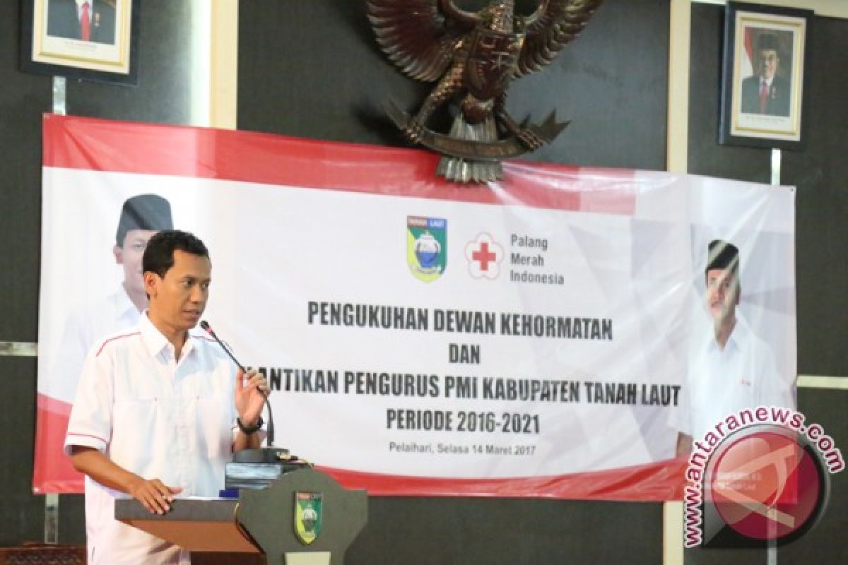 Ketua PMI Tanah Laut Lantik Anggota PMR 