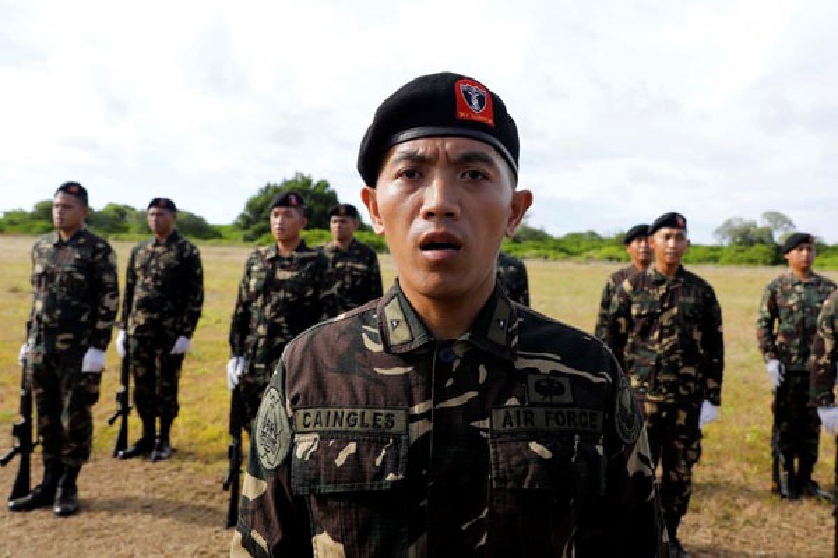 Panglima militer Filipina kunjungi pulau di perairan sengketa