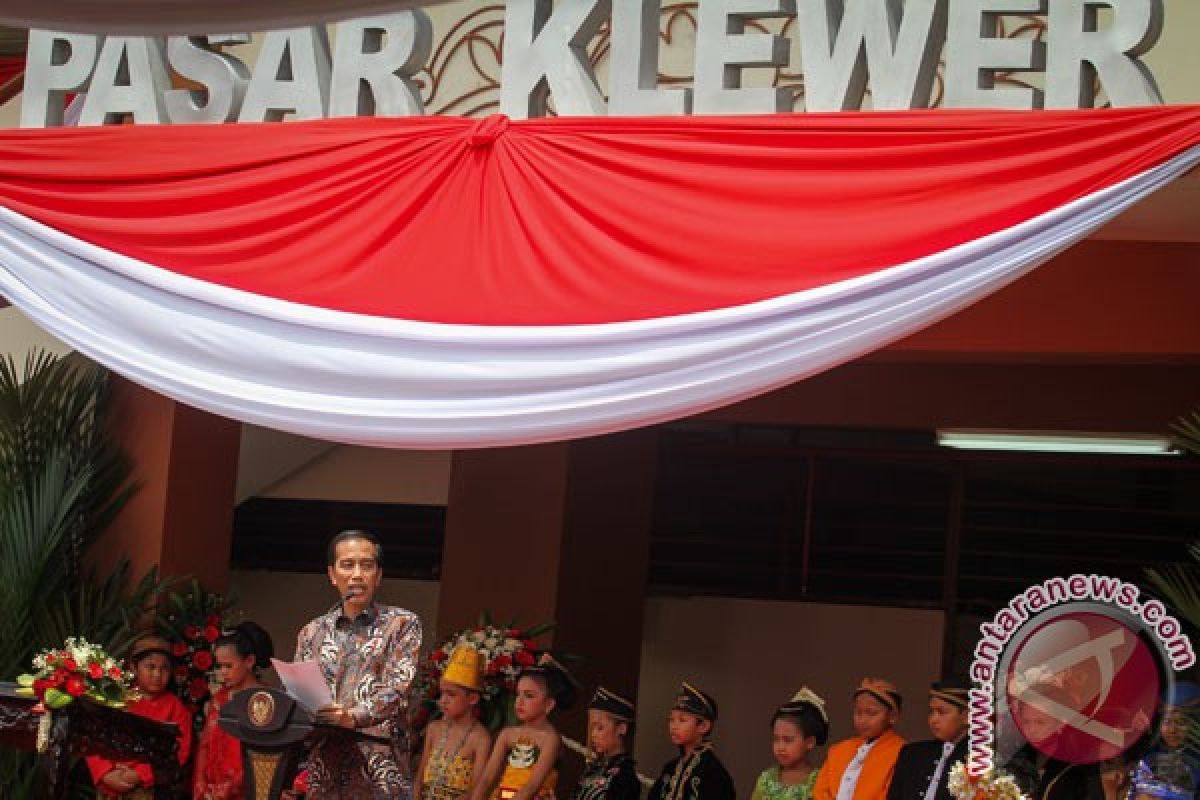 Maintaining Klewer traditional market as icon of Solo