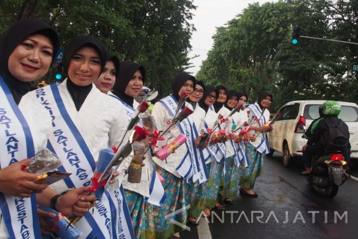 Srikandi Polrestabes Surabaya Aksi Simpatik Peringati Kartini