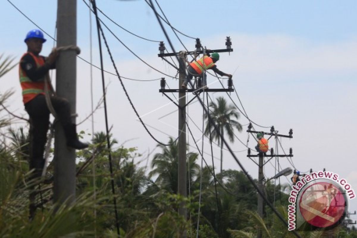 Jaringan listrik ke lokasi terisolasi di Aceh Barat kembali normal