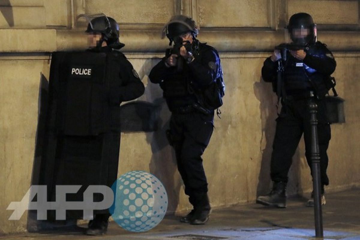 Polisi tembak laki-laki penyerang polisi di Gereja Notre Dame