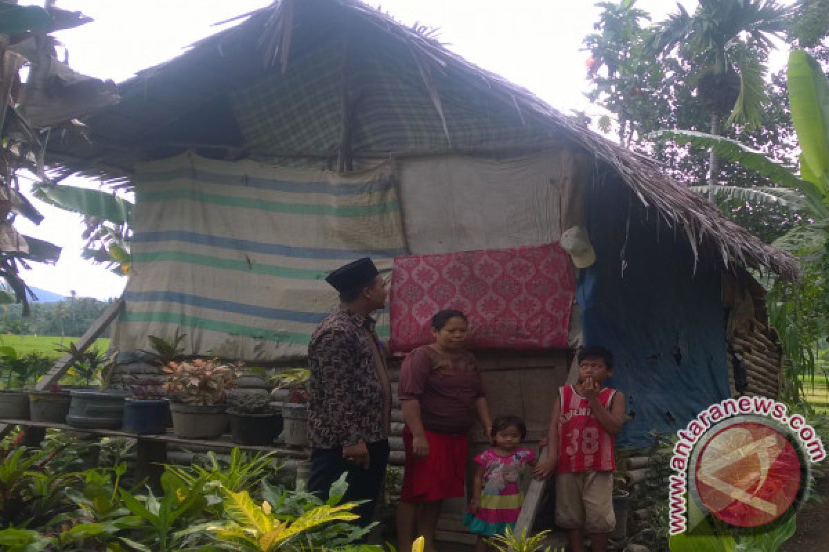 Lakitan Tengah Bedah Empat Rumah Tidak Layak Huni 