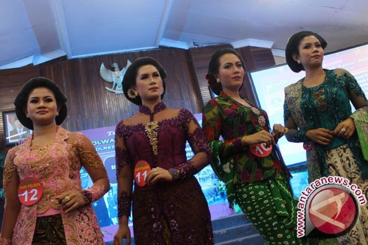 SMPN 1 Pangkalpinang Gelar Lomba Kebaya Peringati Hari Kartini